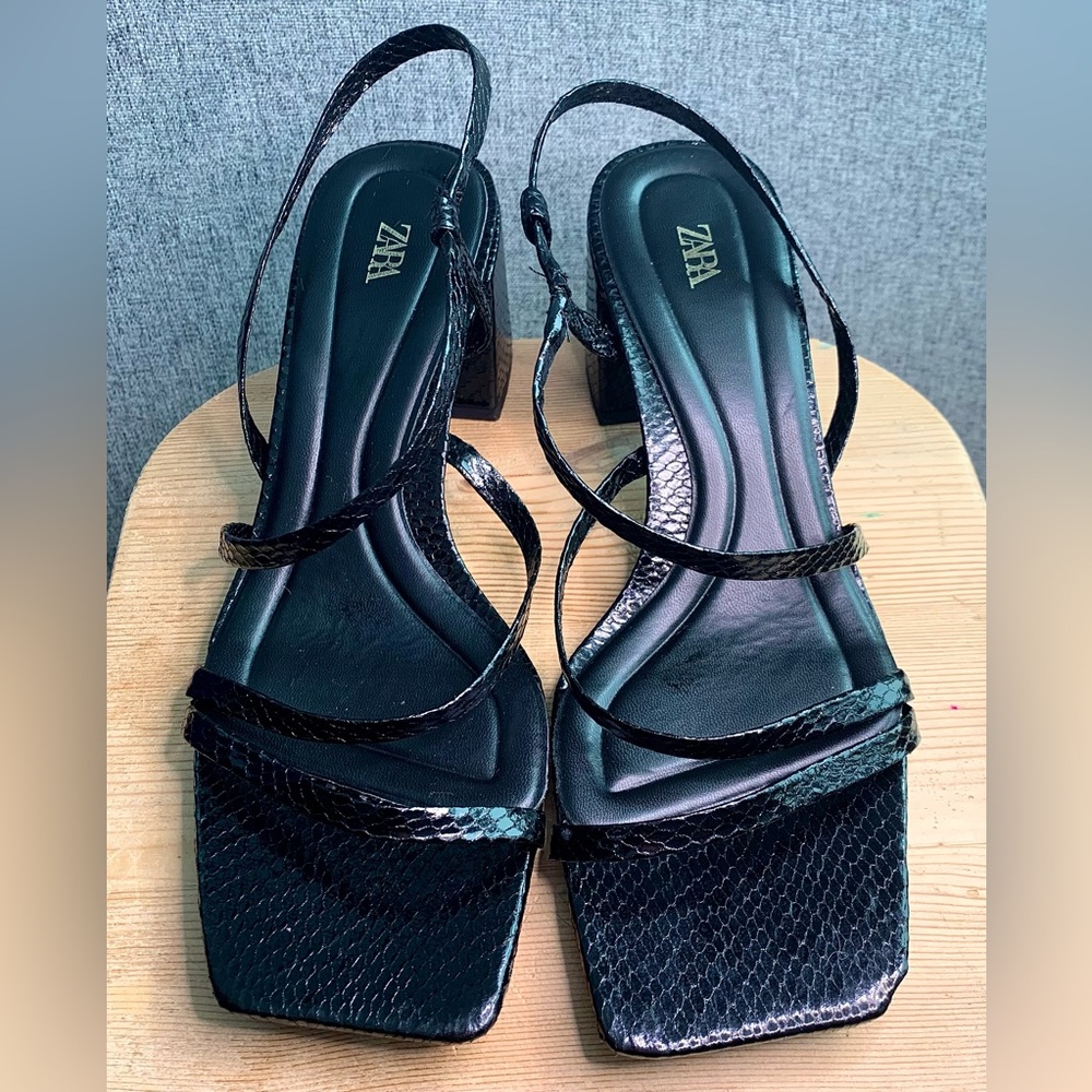 Zara Womens black Strappy sandals 2.5” heel perfect size 38 8